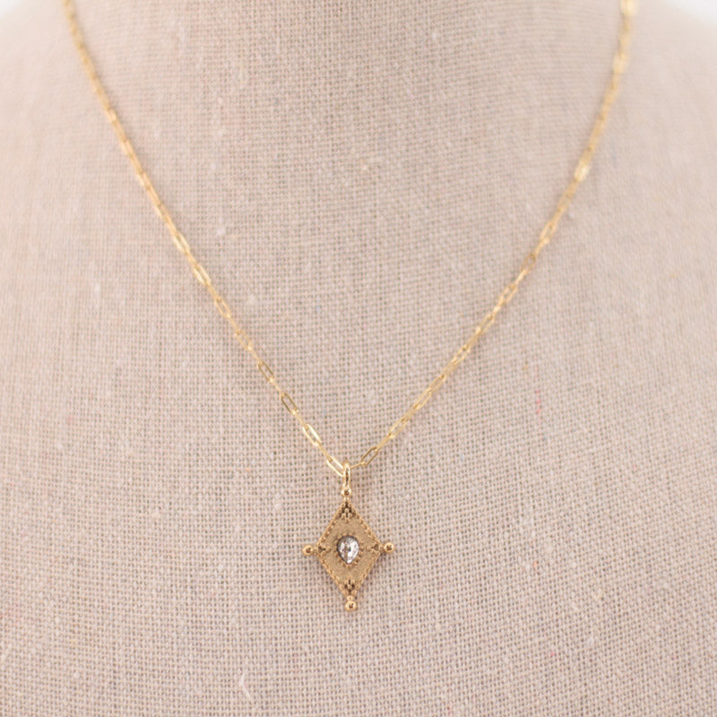 Collar acero triangulo